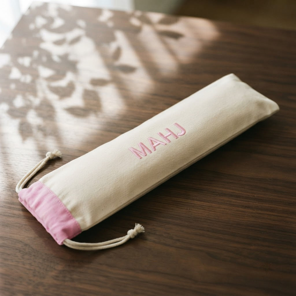 The drawstring rack bag of the Mahjong Day-Bag Set, closed and lying flat