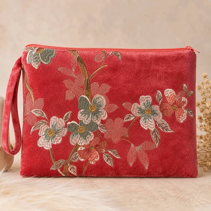 The Soft Floral Clutch That Carries Your Mahjong Day