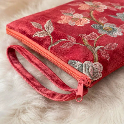 The Soft Floral Clutch That Carries Your Mahjong Day
