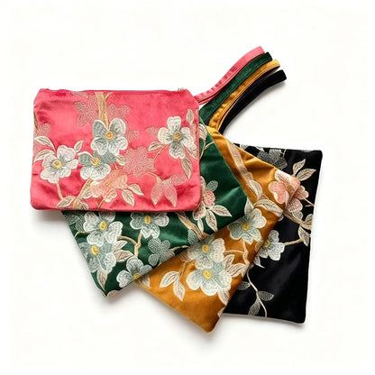 The Soft Floral Clutch That Carries Your Mahjong Day